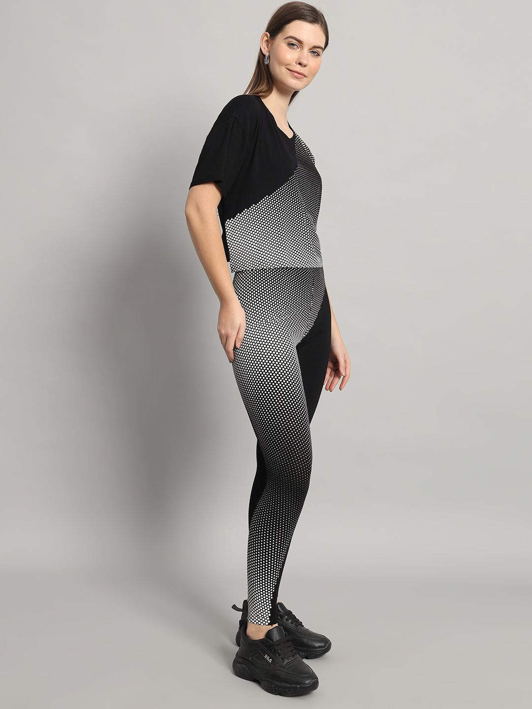 Monochrome 3D print leggings set