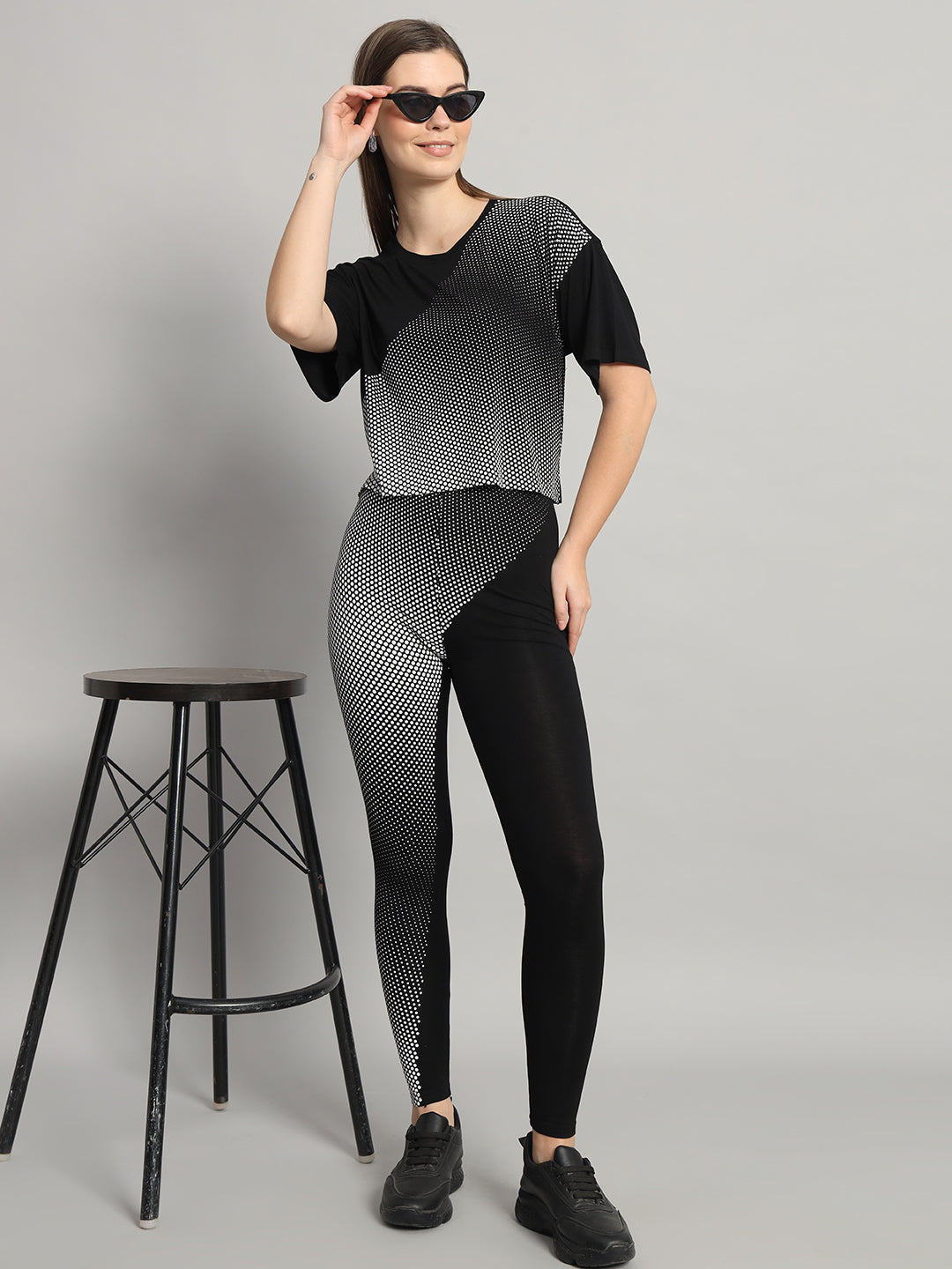 Monochrome 3D print leggings set